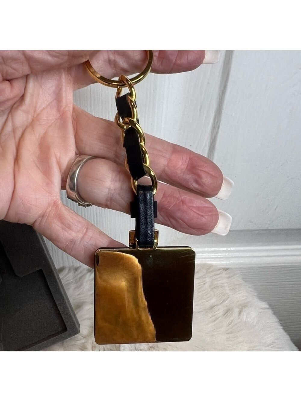 MCM LOGO BAG CHARM KEYRING KEYCHAIN BLACK GOLD VISETOS - Picture 7 of 7